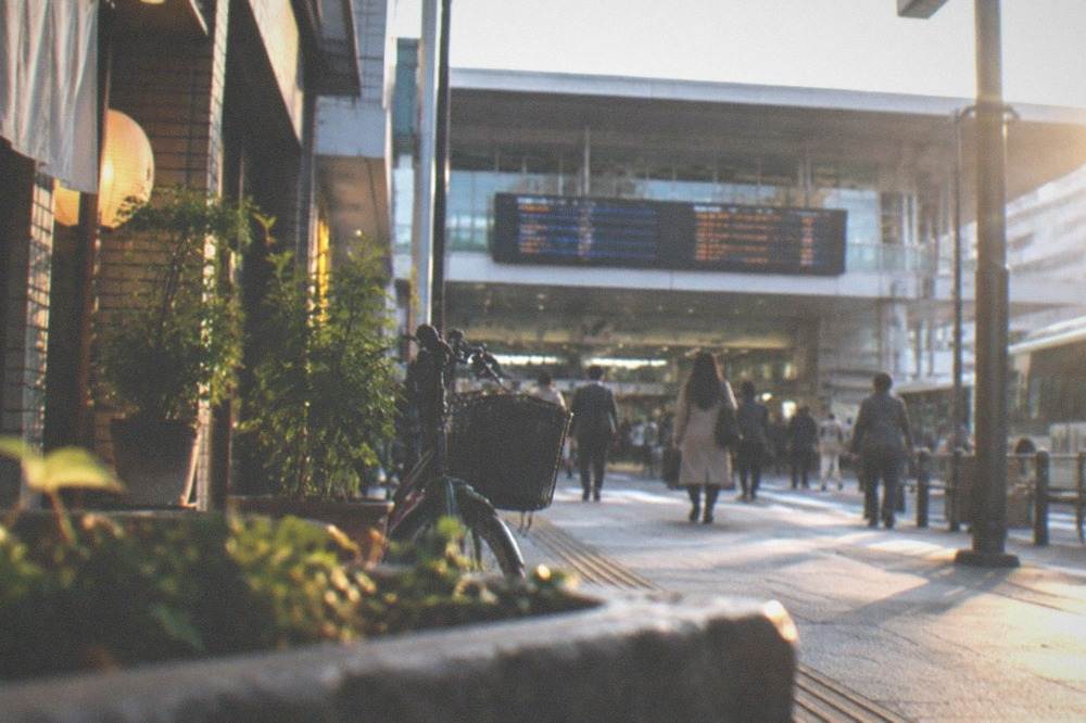 Broad concourse of a large rail station with departures boards overhead