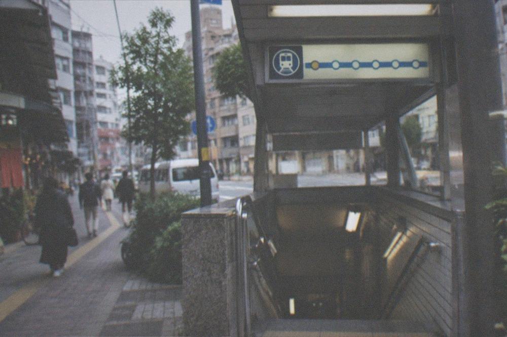 A platform gate with a lit subway route map above it